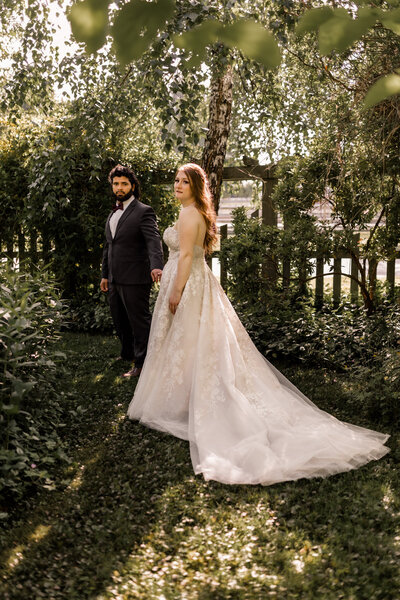 wedding couple in abbotsford garden