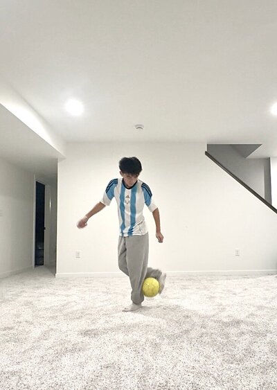 futbal and soccer juggling