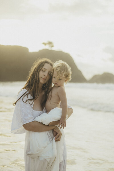 World Breastfeeding Week photoshoot minis with a group of beautiful women feeding their babies