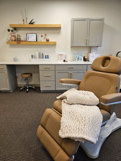 Laser treatment room for skin care

