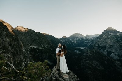 Elopement couple at viewpoint in the Enchantments view of Snow Lakes in Washington