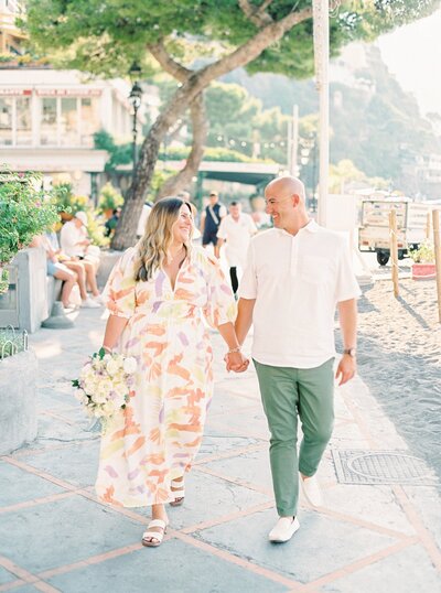 Carissa and Ant walking hand in hand in Italy