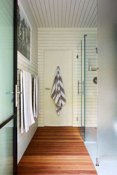 Boston interior designer Sarah Scales collaborates on a modern Hingham pool house with Estes Twombly and Titrington Architects Inc., perfect for family use.