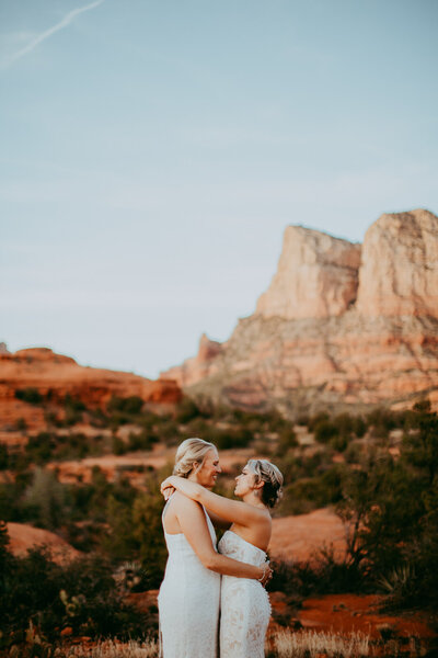brides in the red rocks