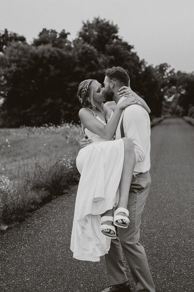 outdoor intimate wedding photos