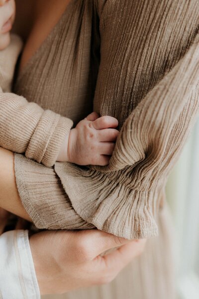 Newbornshoot buiten in Utrecht