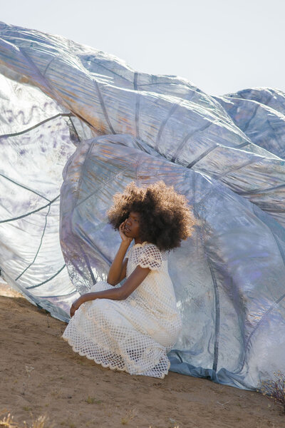 Parachute Flowing | Amphora Edu