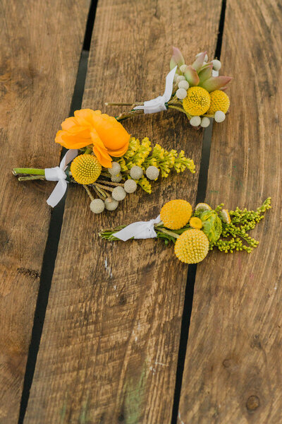 Antrim-144-wedding-florist-Sweet-Blossoms-boutonniere-Kirsten-Smith-Photography
