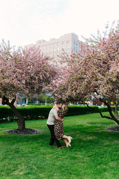 courtney&aj-detroit-institure-of-arts-michigan-engagement-couples-thewildphern-100
