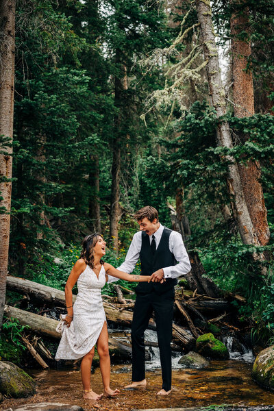 Boulder Wedding Photographer captures couple kissing during winter elopement