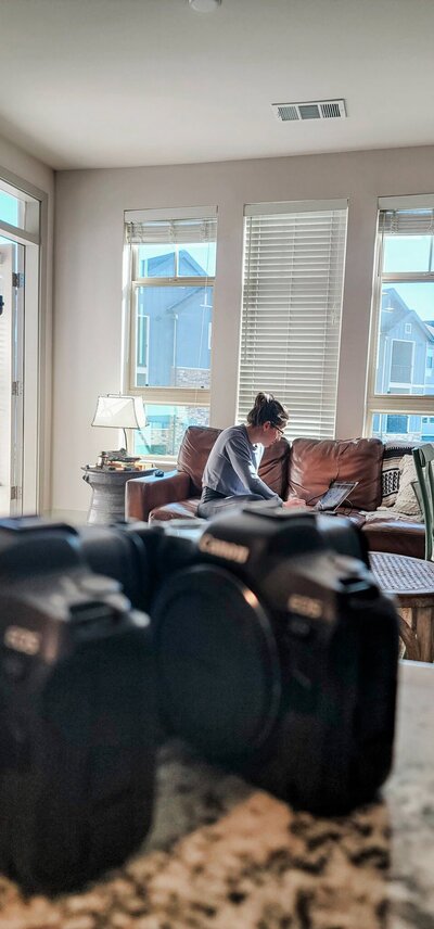 Denver elopement photographer edits photos.
