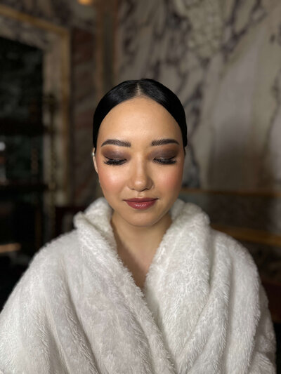 Bride at Baccahalia, Mayfair getting ready, smoky eyes, lux make-up