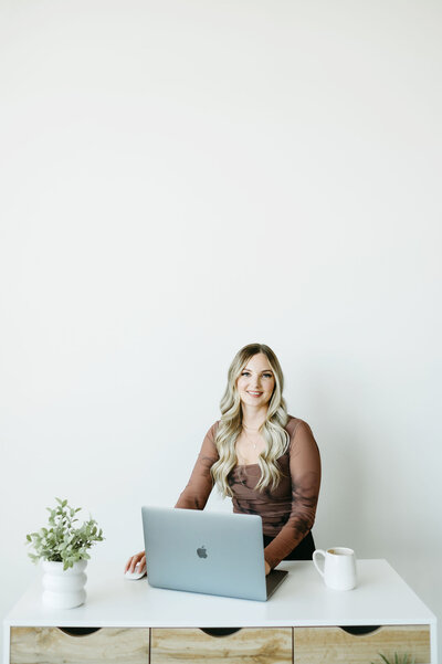 Karly is a HoneyBook Pro and systems expert helping creatives set up strategic workflows that grow with their business.