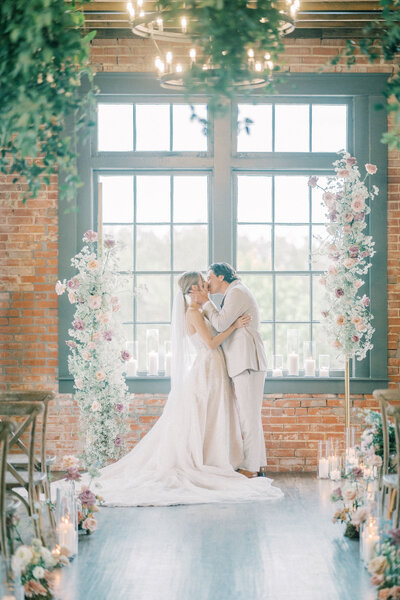 Fort Worth Wedding Photographer | DFW Photographer Rae De Lain Weddings Light and Airy | Bride and groom at the altar