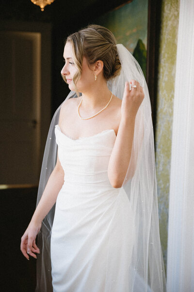 sweetheart table details layout at jerris wadsworth wedding barn in avon ny