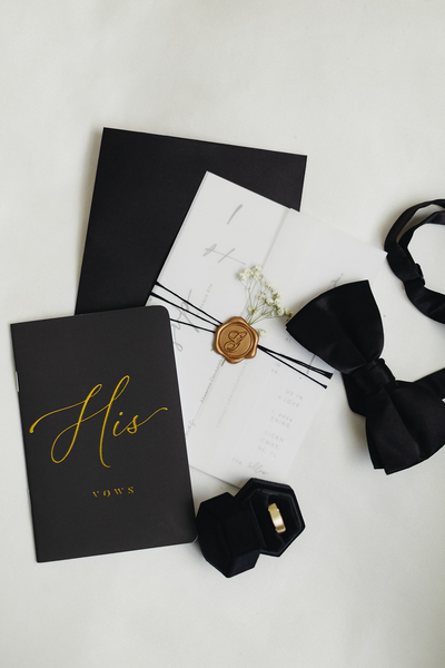 Flat lay of wedding save the dates and invitations for destination wedding | Sush Digital Media