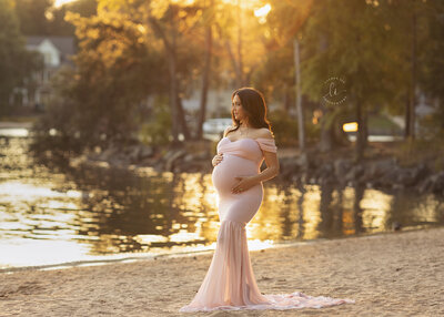 Dreamy sunset lake front maternity session at Jetton Park in Cornelius, NC