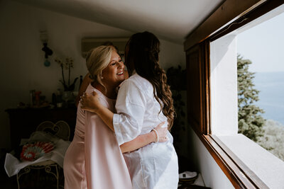 Bride including her family on her elopement day
