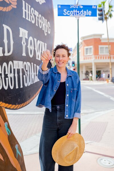 Real Estate Agent in north scottsdale posing for a branding shoot