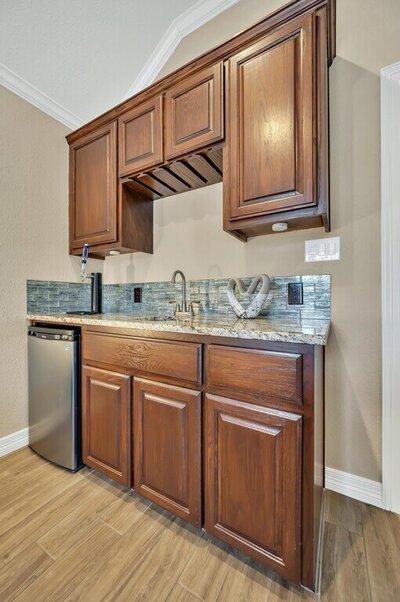 Kitchen with granite counter tops in this three-bedroom, two-bathroom vacation rental lake house that sleeps eight just steps away from Stillhouse Hollow Lake in Belton, TX.