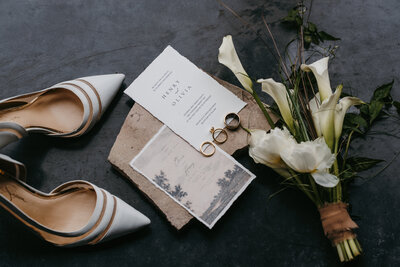 Detail photo on wedding day by Minnesota Wedding Photographer, Kelly Friday Photography.
