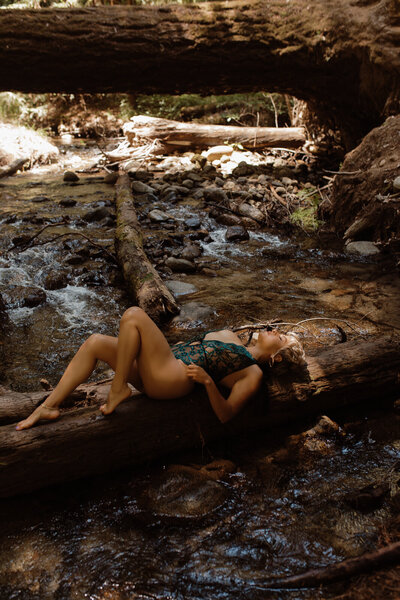 beautiful women posing for boudoir