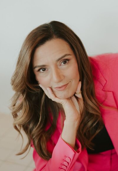Idit Sharoni, a leading affair recovery expert, smiles, symbolizing hope for couples navigating post-infidelity challenges to rebuild trust. With extensive expertise, Idit and her team of specialists provide transformative affair recovery coaching online. Their program has successfully guided hundreds of couples across the United States, Canada, and globally through the healing process.