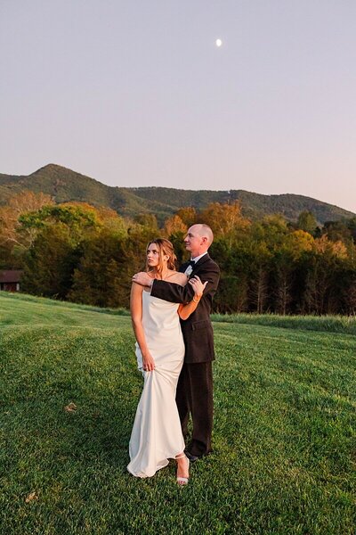 blacksburg-country-club-wedding-photographer-romantic-wedding-photos-at-blacksburg-country-club-virginia