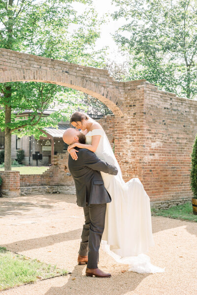 wedding photo at beautiful vintage estate