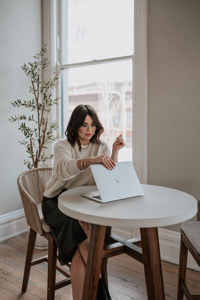 Valuable hairstylist business education insights