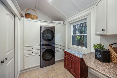 832 Hwy 7A laundry