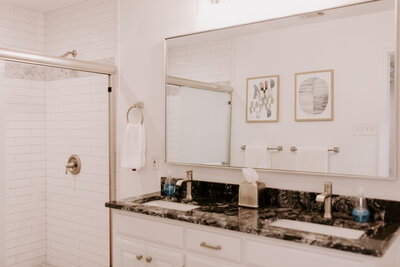 Master bathroom with dual sinks in this three-bedroom, two-bathroom farmhouse in Castle Heights, just a few miles from Magnolia, Baylor, and the McLane Stadium in downtown Waco, TX.