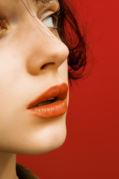 20250720_1629_Profile on Red_remix_01k0mrb4x8e0da2m4sxrp73gzc