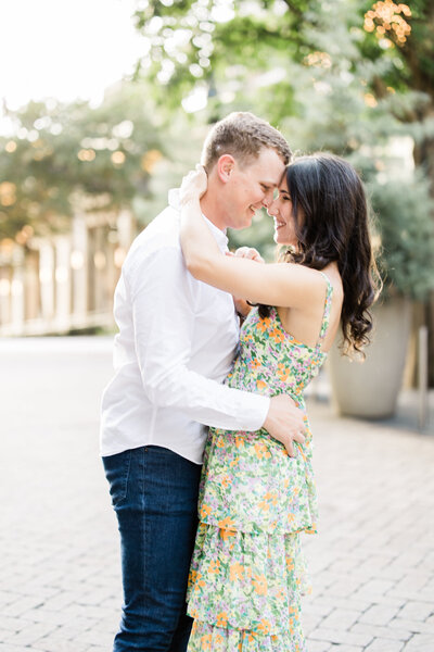 Wondering what to wear for your engagement photos?  Top photographer Rebecca Cerasani  has some ideas!