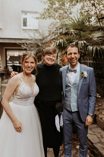 Jana Sauer Weddings mit Hochzeitspaar im Gaia Part in den Niederlanden