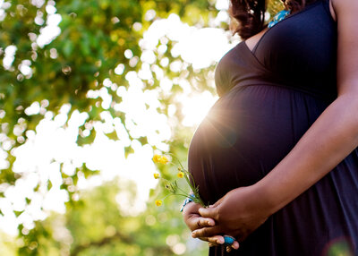 Color image of maternity session of Stacy