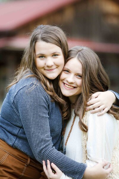 Sisters pose together during South Carolina family portraits