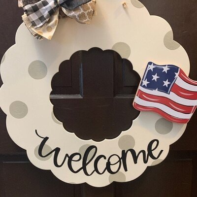 Round wooden attachment sign cream colored with grey polka dots and American flag