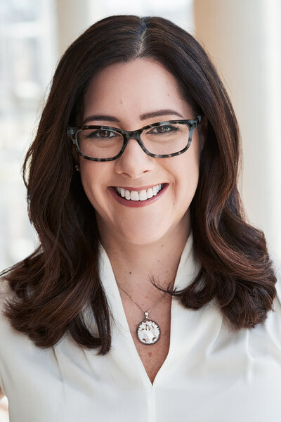 Friendly portrait of Rachelle Sanders with a warm smile, exuding professionalism, shot by Ylva Erevall.