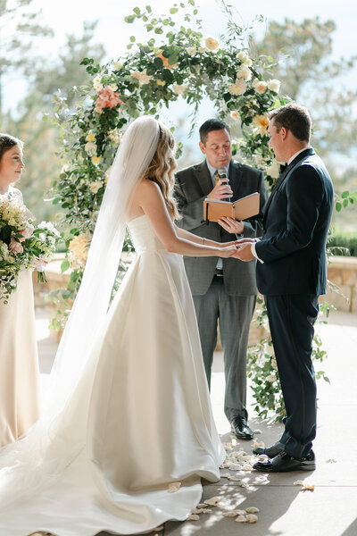 Vail Wedding Flowers, White Wedding Flowers, Lionsquare Lodge