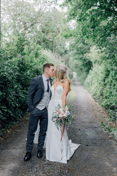 bride-groom-kissing-in-woodland
