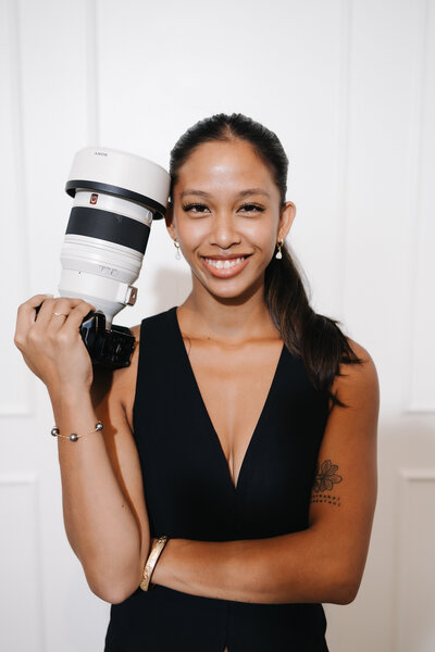 Oahu romantic and documentary wedding photographer in oahu hawaii