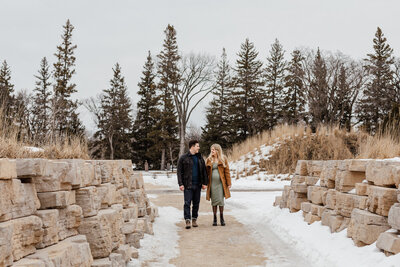 Winter maternity photos at Assiniboine park 