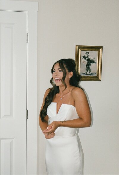 Bride smiling for wedding photos for jacksonville wedding photographer