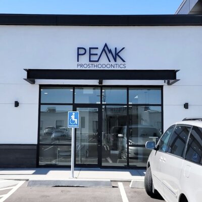Exterior view of Peak Prosthodontics office located in Lethbridge, Alberta—welcoming patients for expert dental implant care.