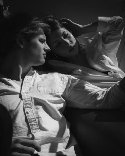 intimate boudoir photo shoot couple on a bed