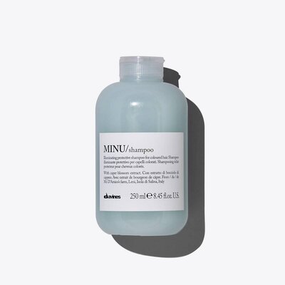 It's formulation is characterized by its rich gentle full bodied cleansing foam. This shampoo is designed with colored hair in mind and promotes shine and longevity of your color.