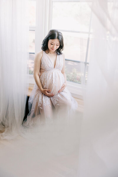 pregnant mom in silk fabric for maternity pictures