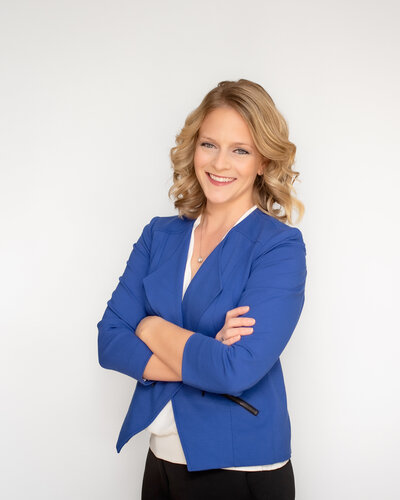 Portrait of Laura Stansberry, a St. Louis-based luxury photographer specializing in maternity and family photography.