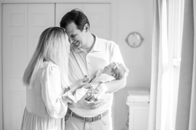 Maternity photography Nashville momma in field